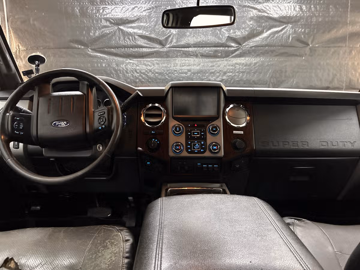 2015 Ford F-250 Super Duty Lariat Crew Cab Image 11