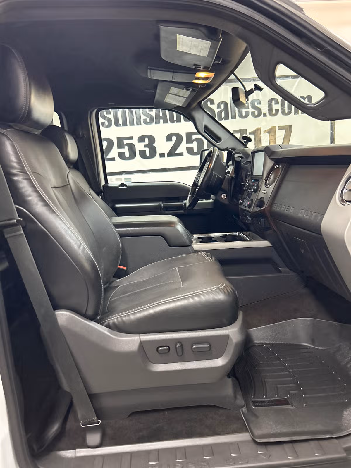 2015 Ford F-250 Super Duty Lariat Crew Cab Image 13