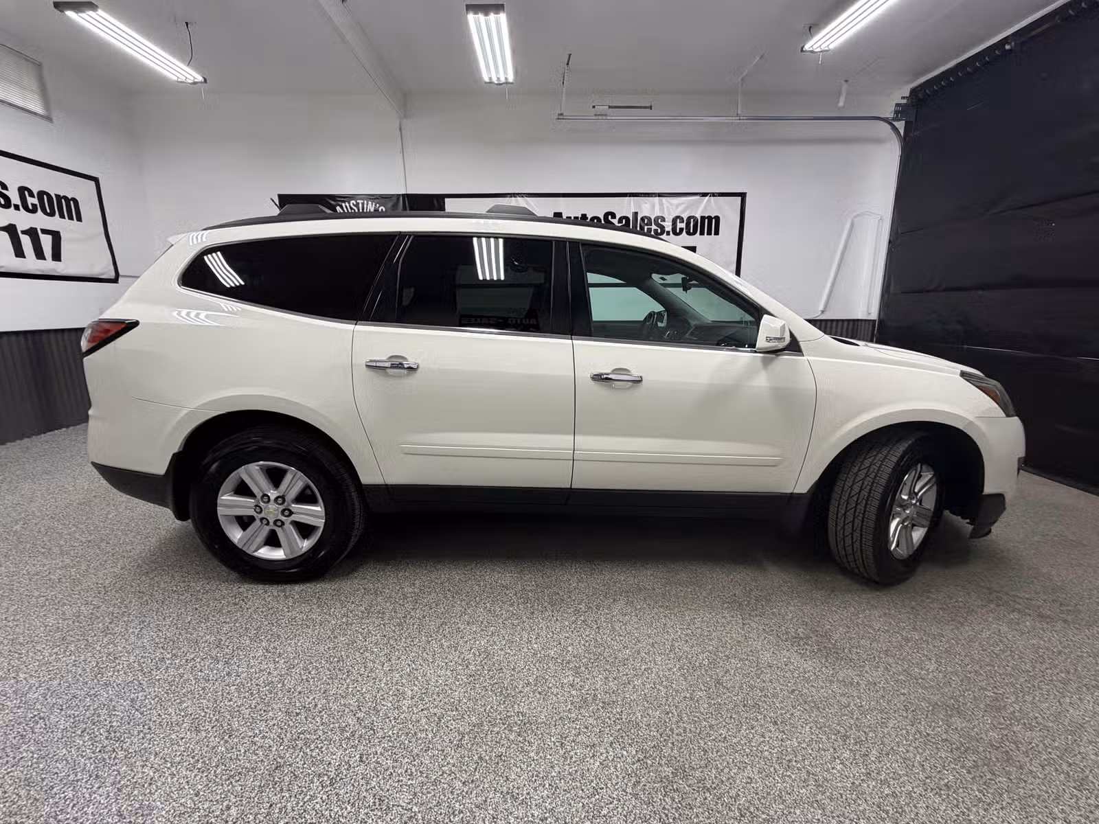 2014 Chevrolet Traverse LT Upper Image 2
