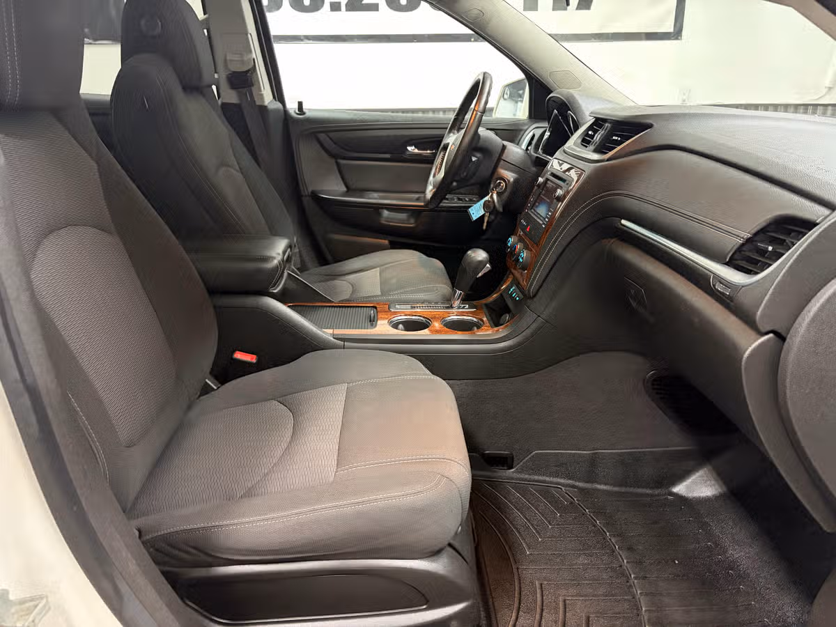 2014 Chevrolet Traverse LT Image 24