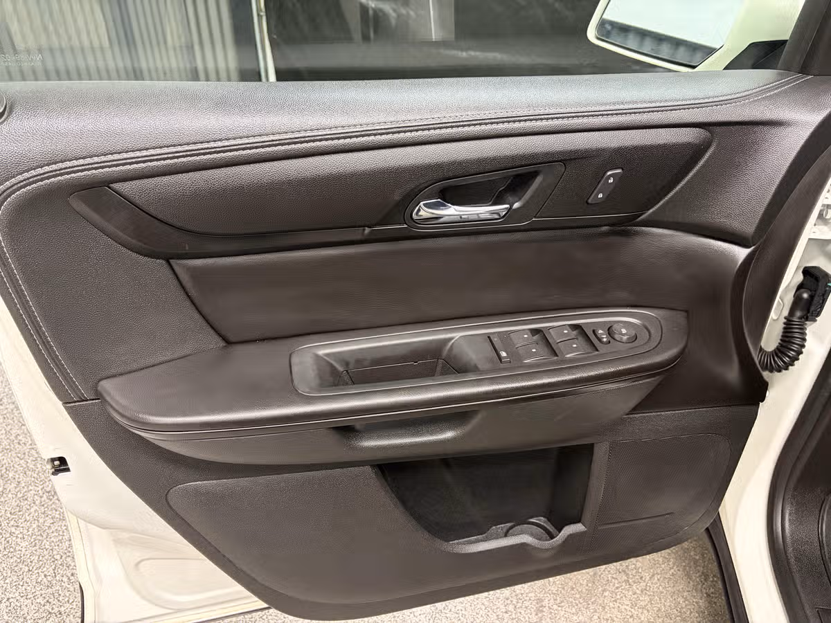 2014 Chevrolet Traverse LT Image 18