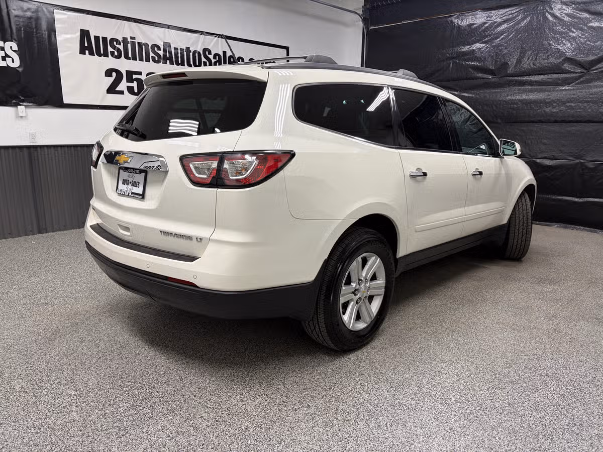 2014 Chevrolet Traverse LT Image 3