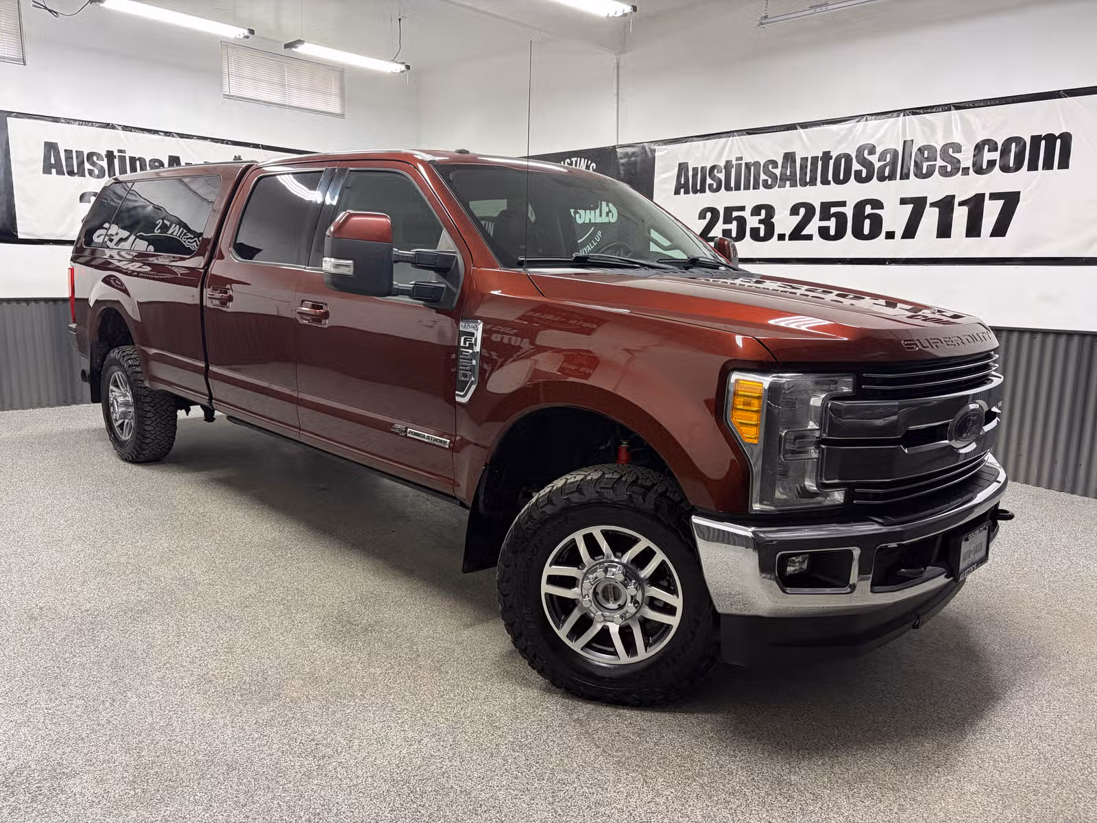 2017 Ford F-350 Super Duty Lariat Crew Cab Upper Image 1