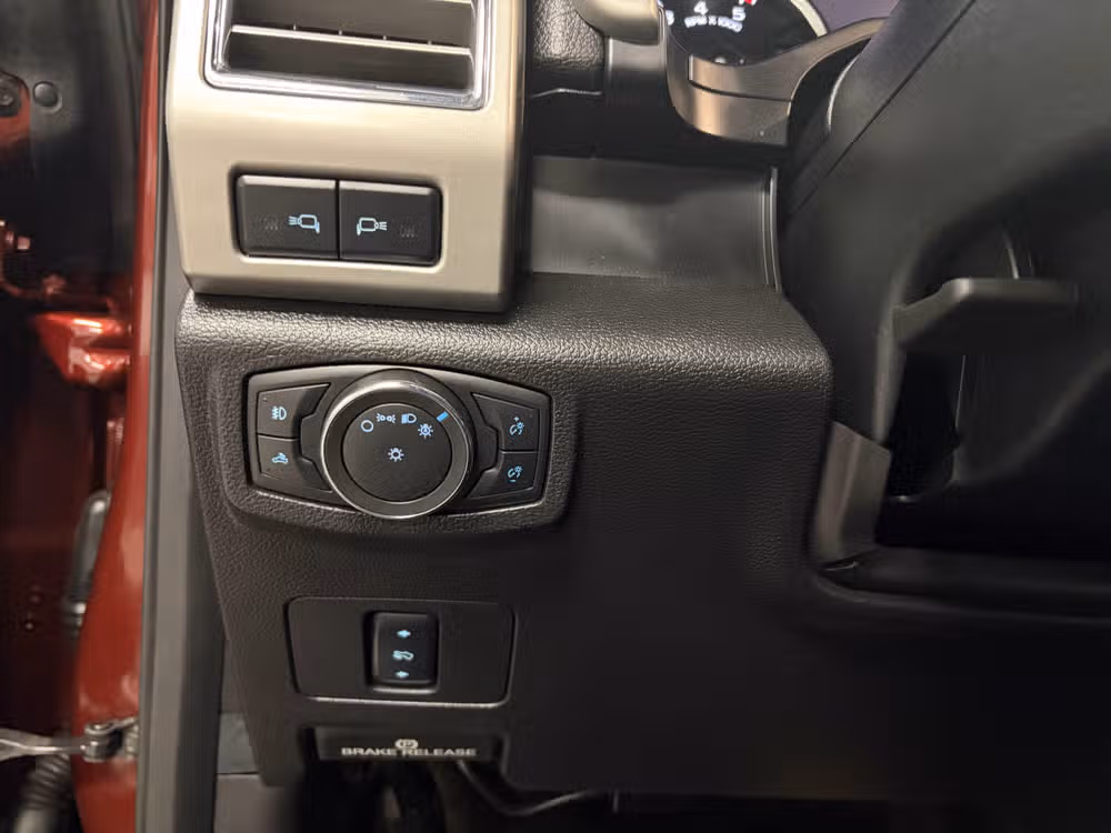 2017 Ford F-350 Super Duty Lariat Crew Cab Image 16