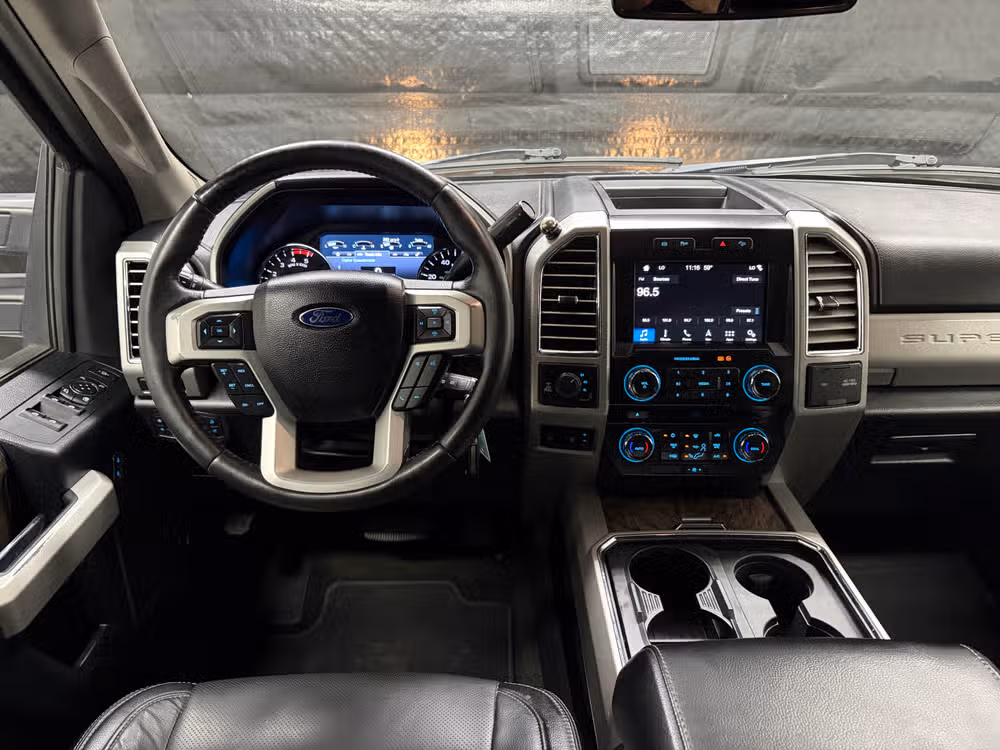2017 Ford F-350 Super Duty Lariat Crew Cab Image 11
