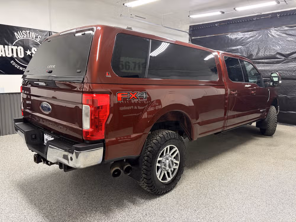 2017 Ford F-350 Super Duty Lariat Crew Cab Image 3