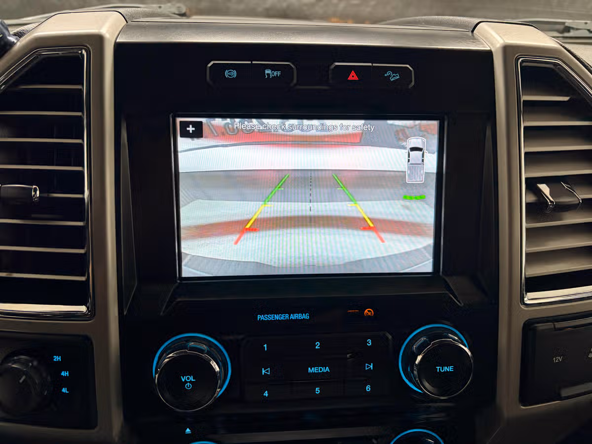 2017 Ford F-350 Super Duty Lariat Crew Cab Image 15