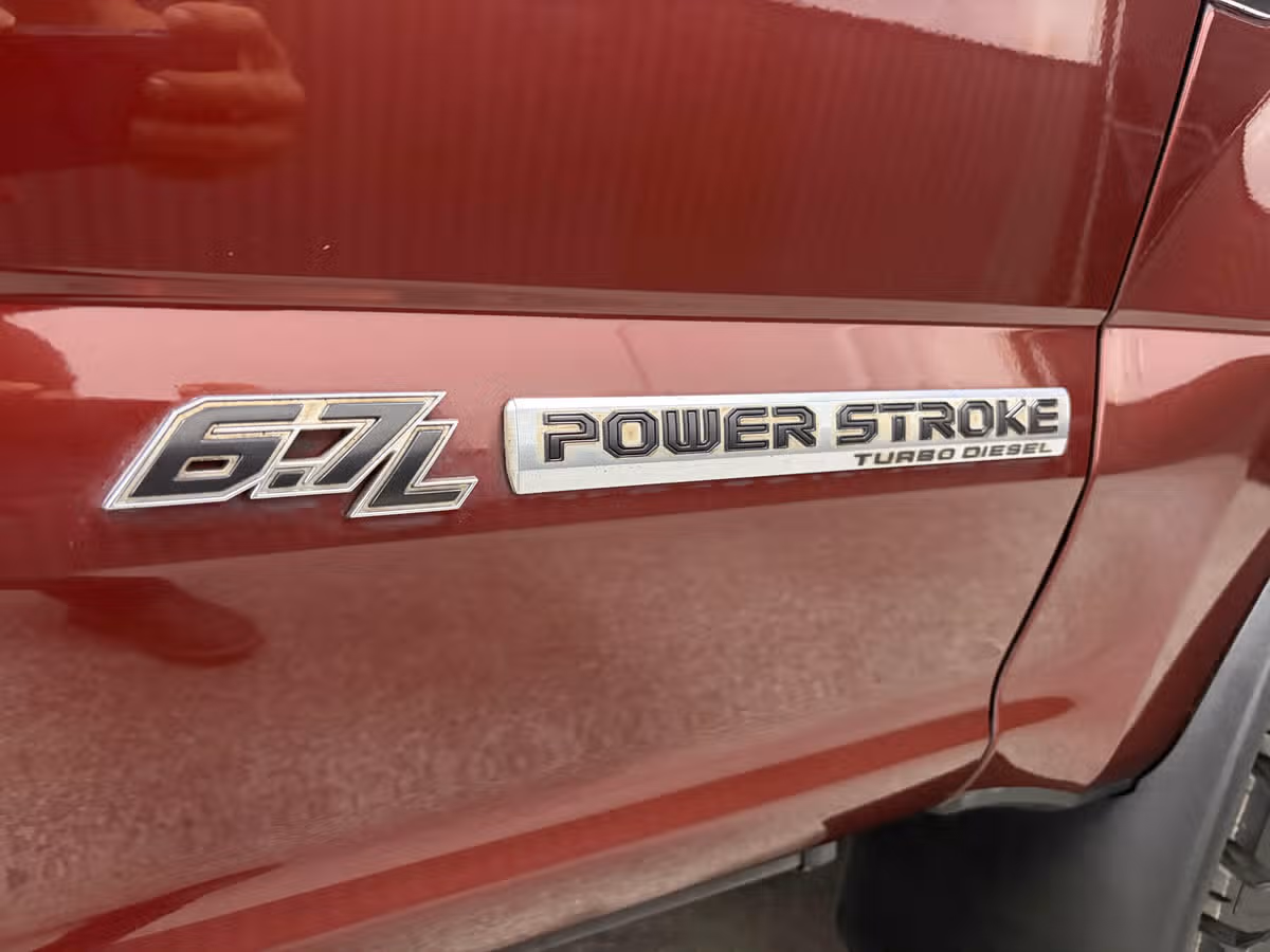 2017 Ford F-350 Super Duty Lariat Crew Cab Image 9