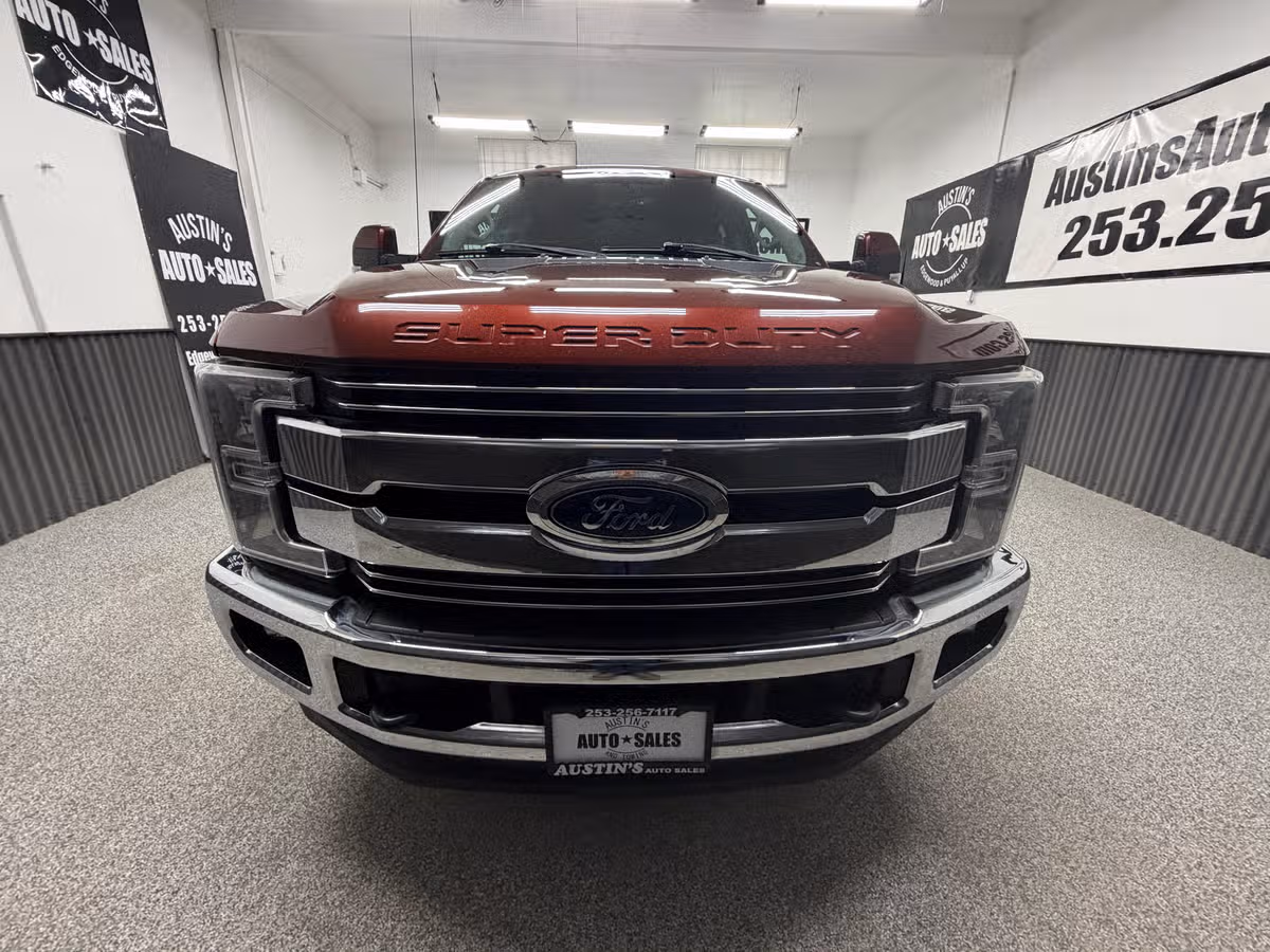 2017 Ford F-350 Super Duty Lariat Crew Cab Image 5
