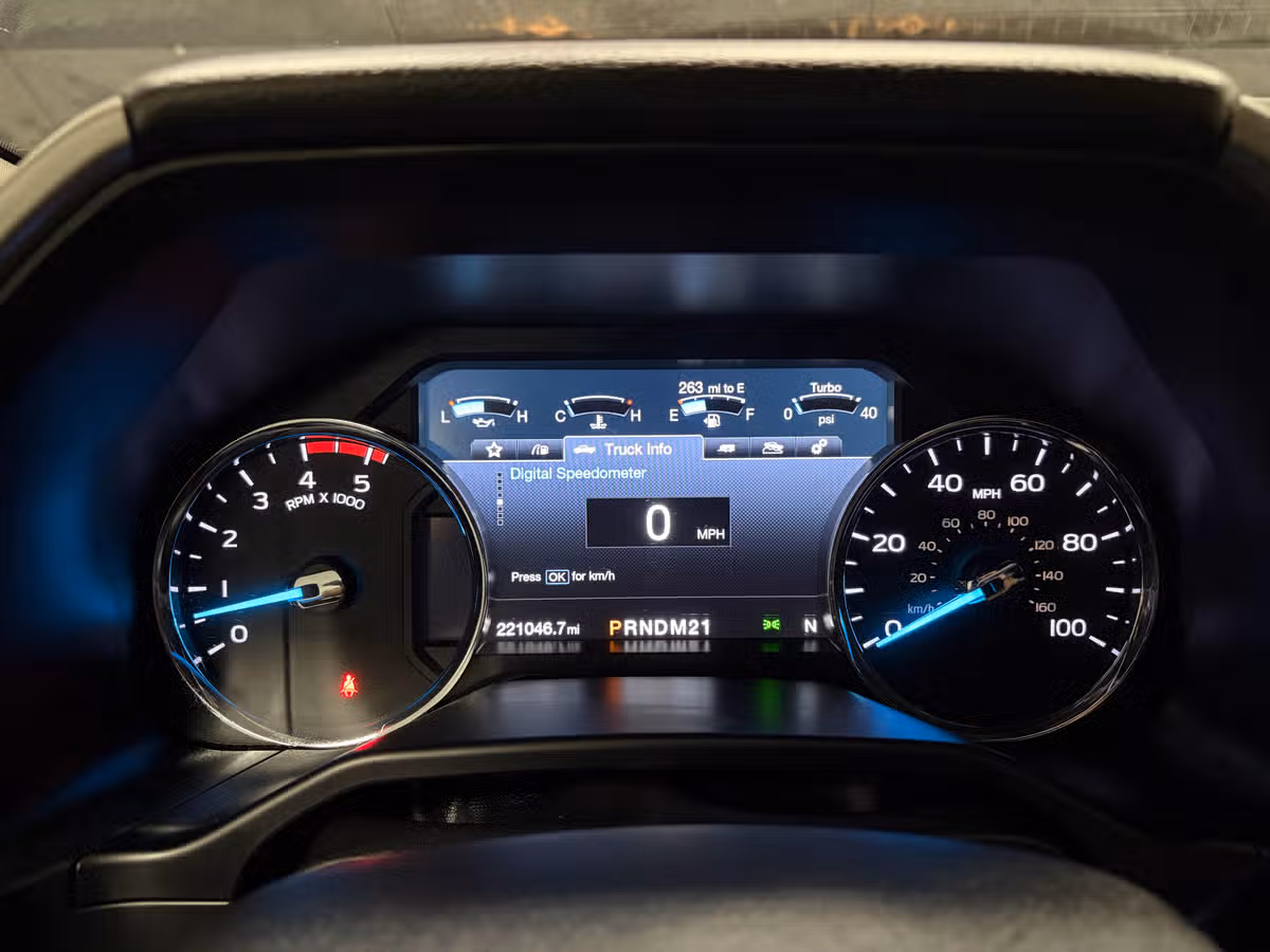 2017 Ford F-350 Super Duty Lariat Crew Cab Image 13