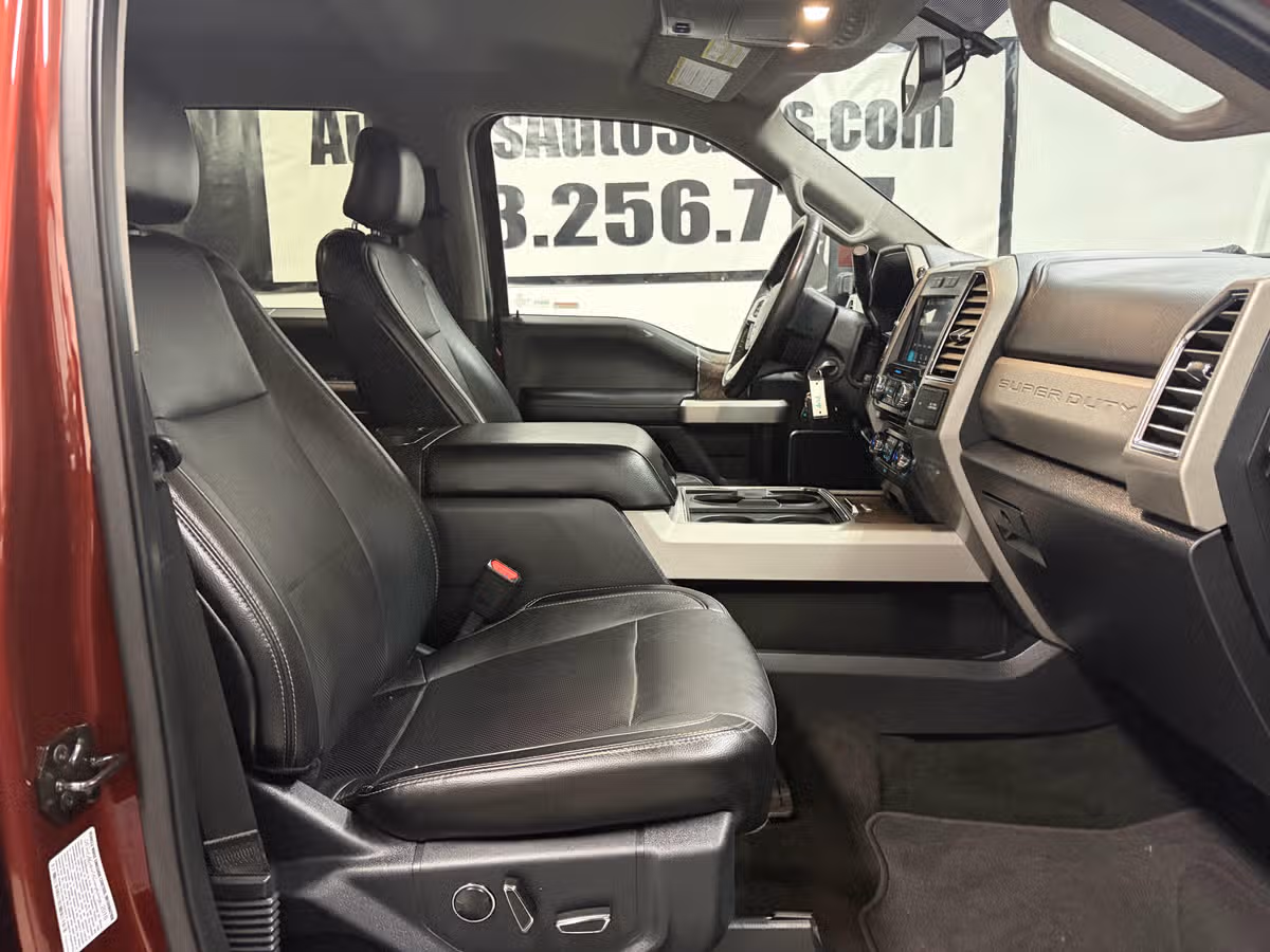 2017 Ford F-350 Super Duty Lariat Crew Cab Image 22