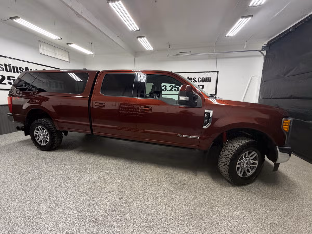 2017 Ford F-350 Super Duty Lariat Crew Cab Image 2