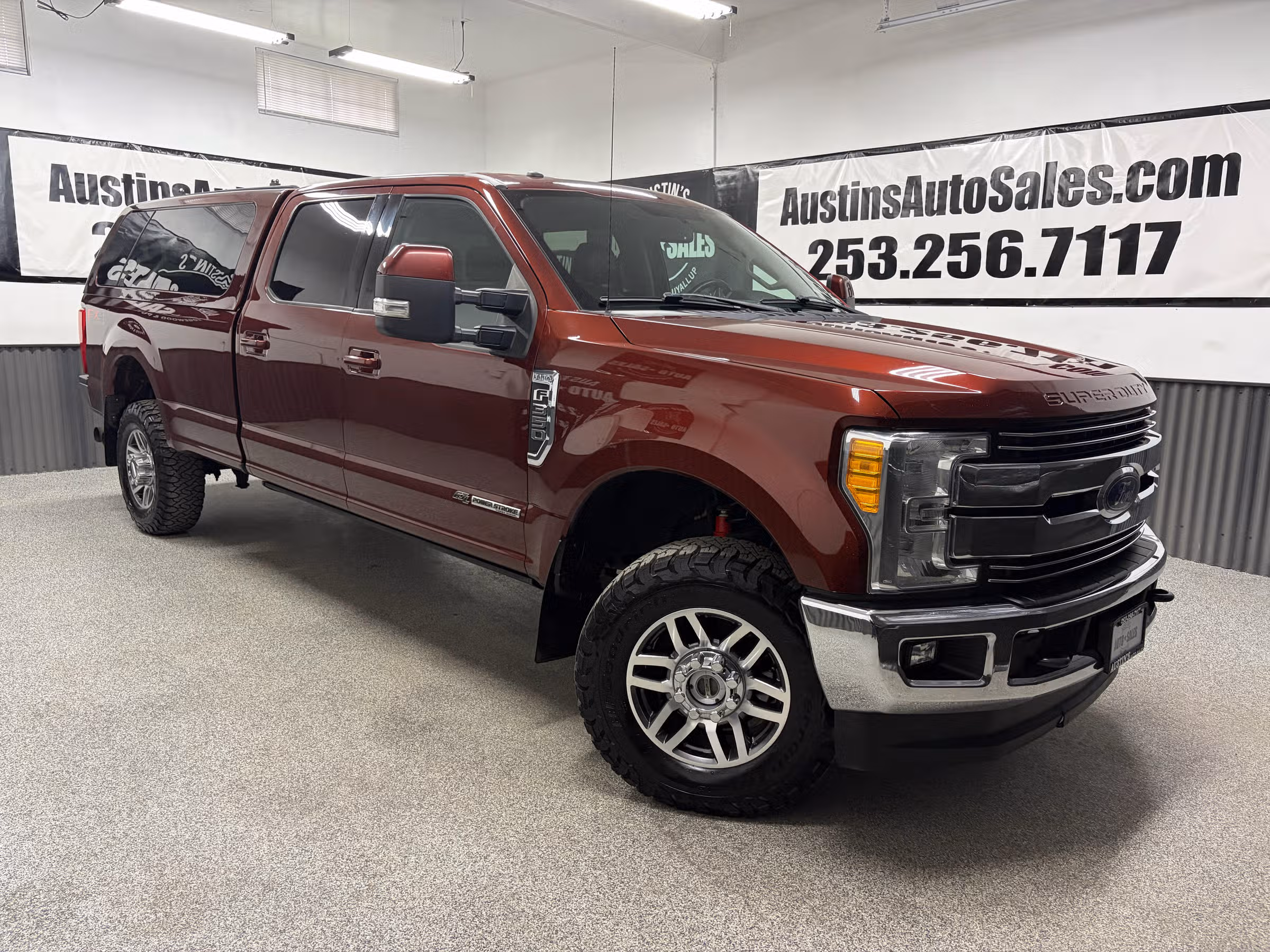 2017 Ford F-350 Super Duty Lariat Crew Cab Image 1