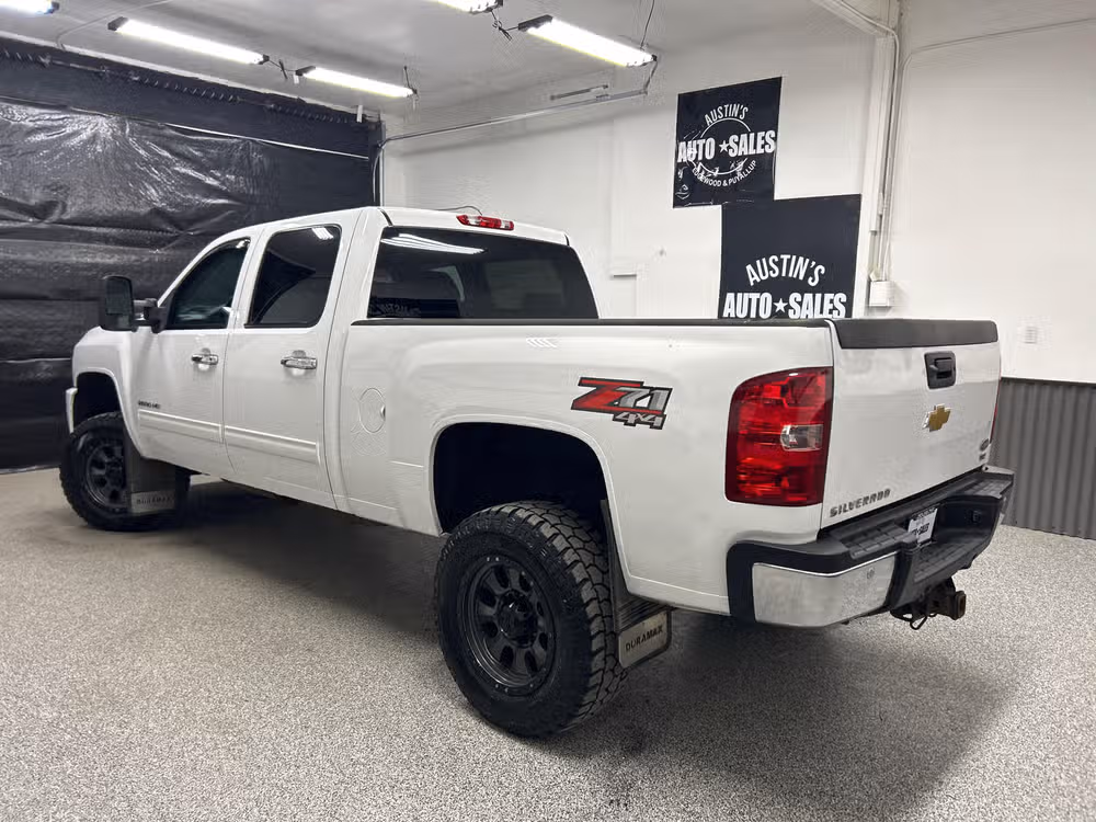 2014 Chevrolet Silverado 2500HD LTZ Crew Cab Lower Image 2