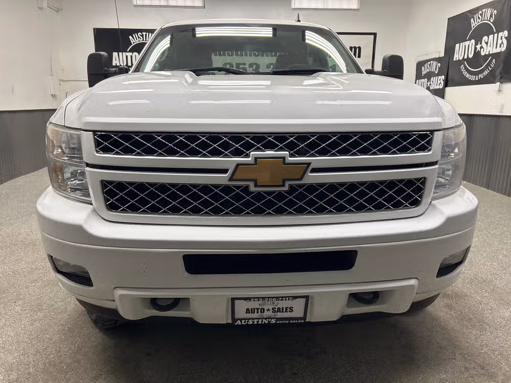 2014 Chevrolet Silverado 2500HD LTZ Crew Cab Image 2