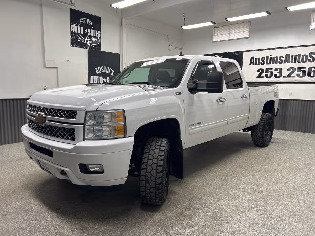 2014 Chevrolet Silverado 2500HD LTZ Crew Cab Image 3