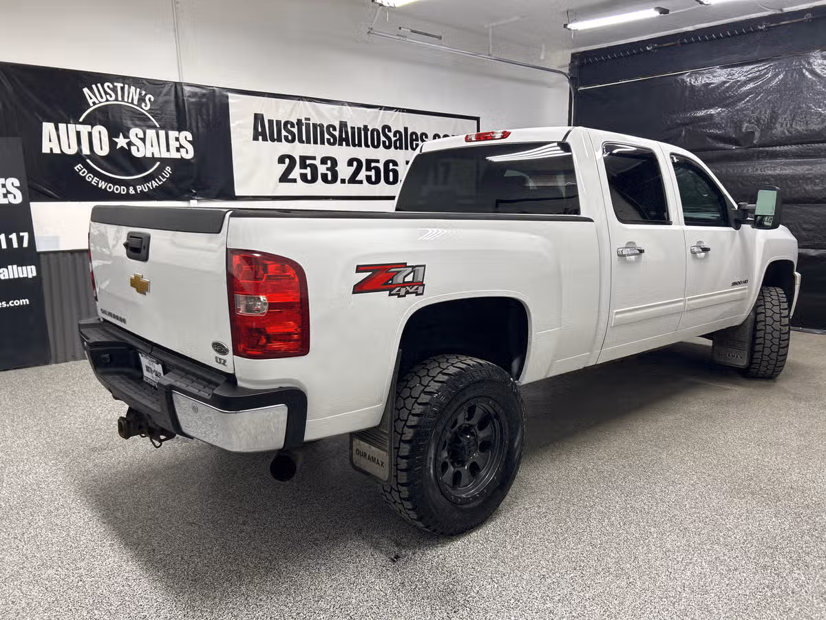 2014 Chevrolet Silverado 2500HD LTZ Crew Cab Image 6
