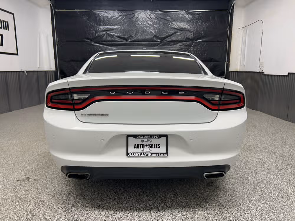 2015 Dodge Charger SE Lower Image 3