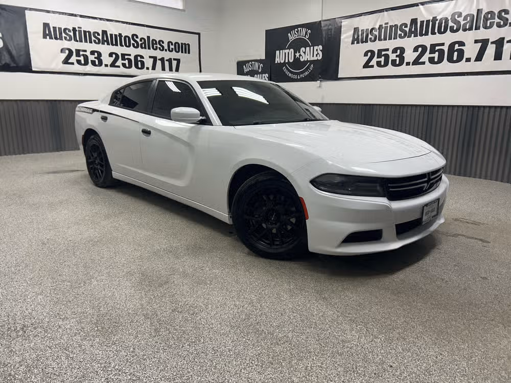2015 Dodge Charger SE's photo