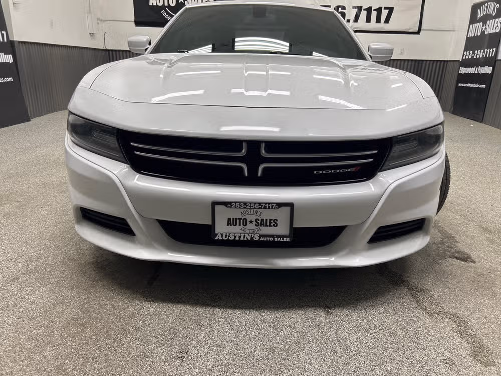 2015 Dodge Charger SE Image 2