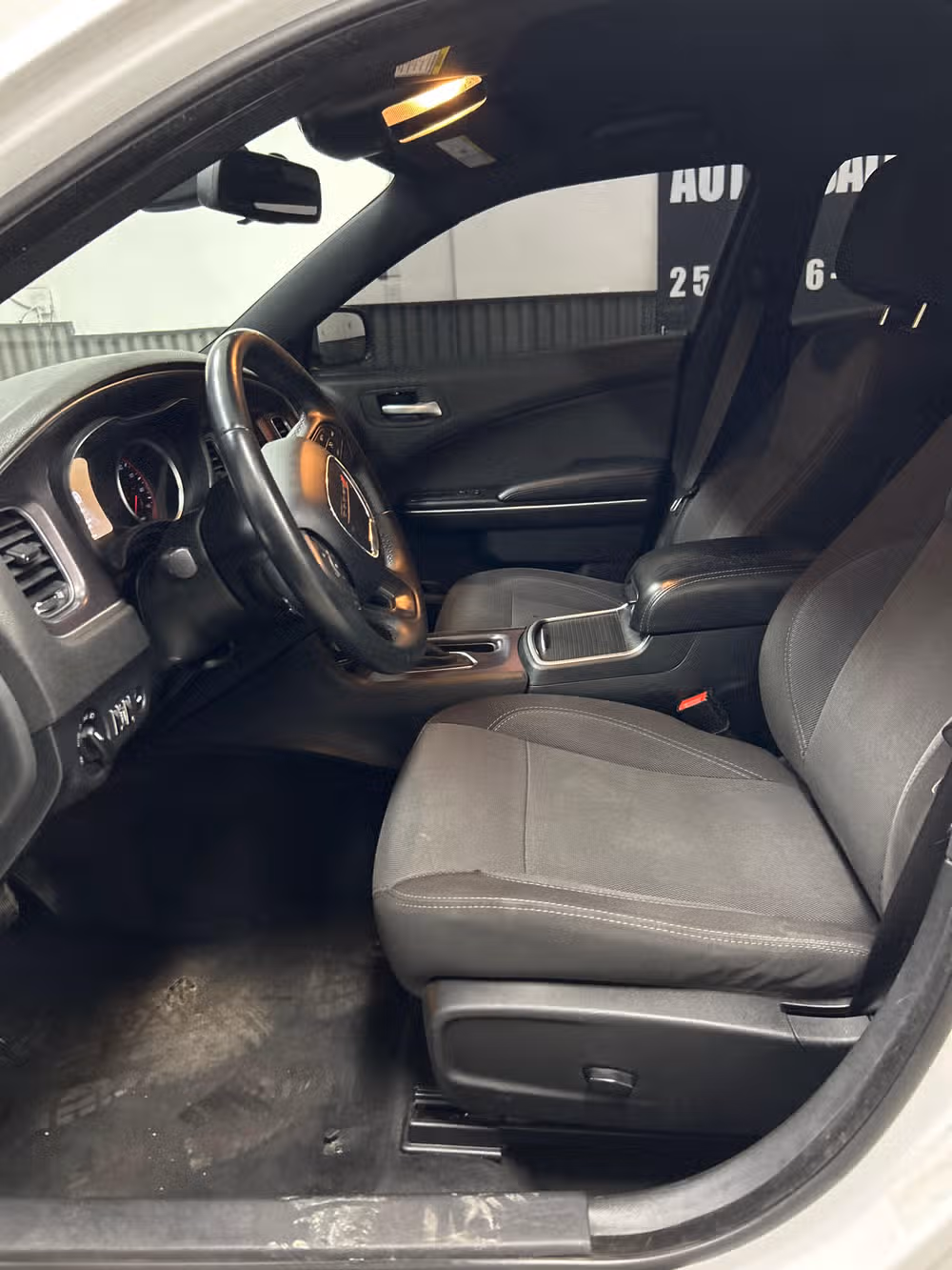2015 Dodge Charger SE Image 8