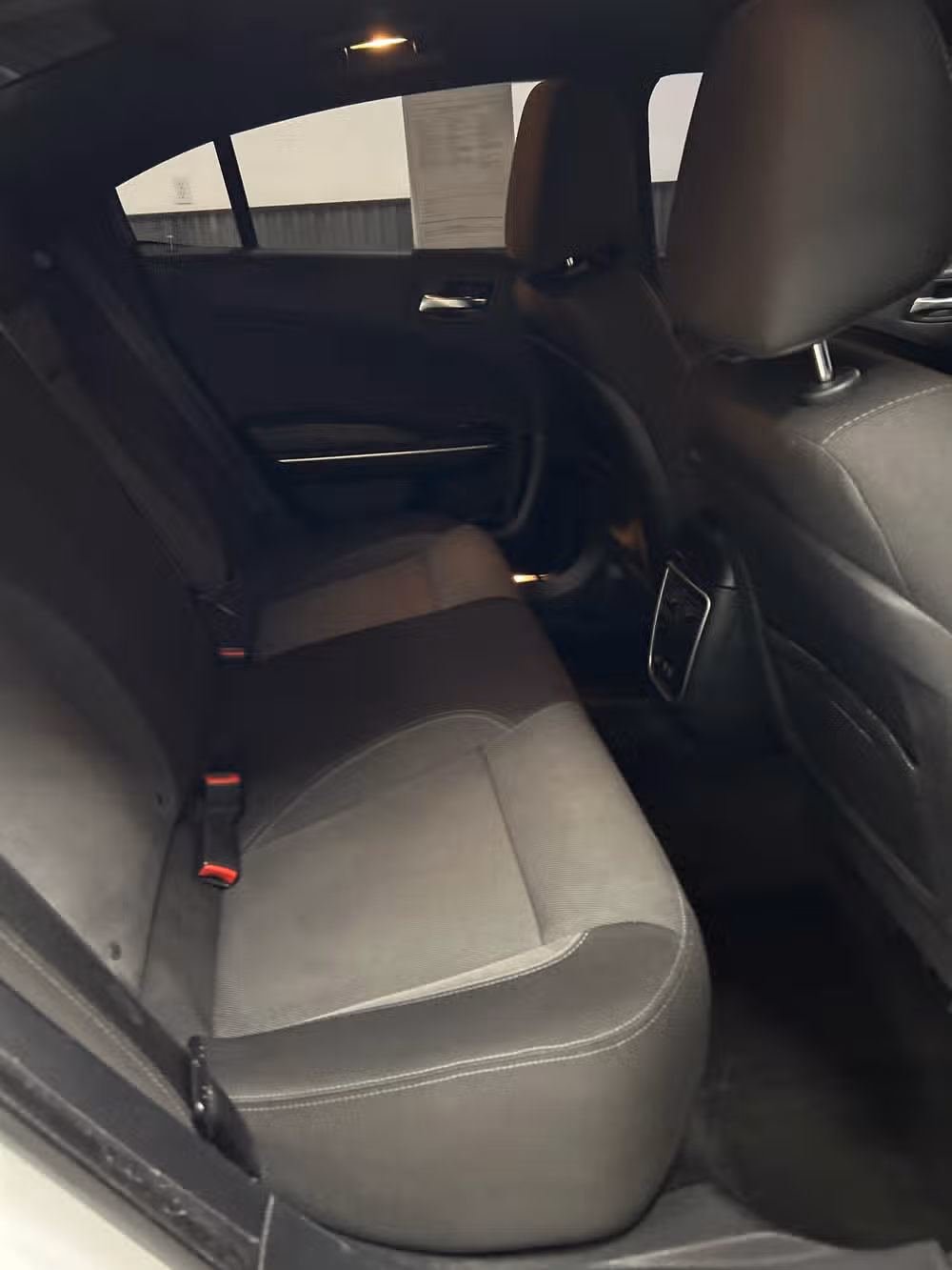 2015 Dodge Charger SE Image 12