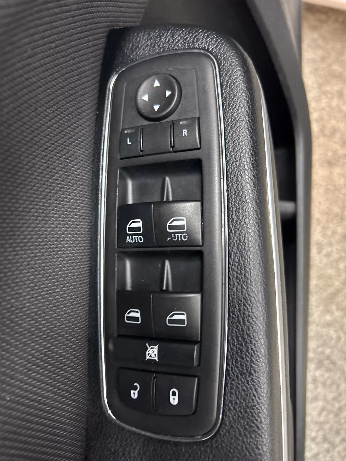 2015 Dodge Charger SE Image 9