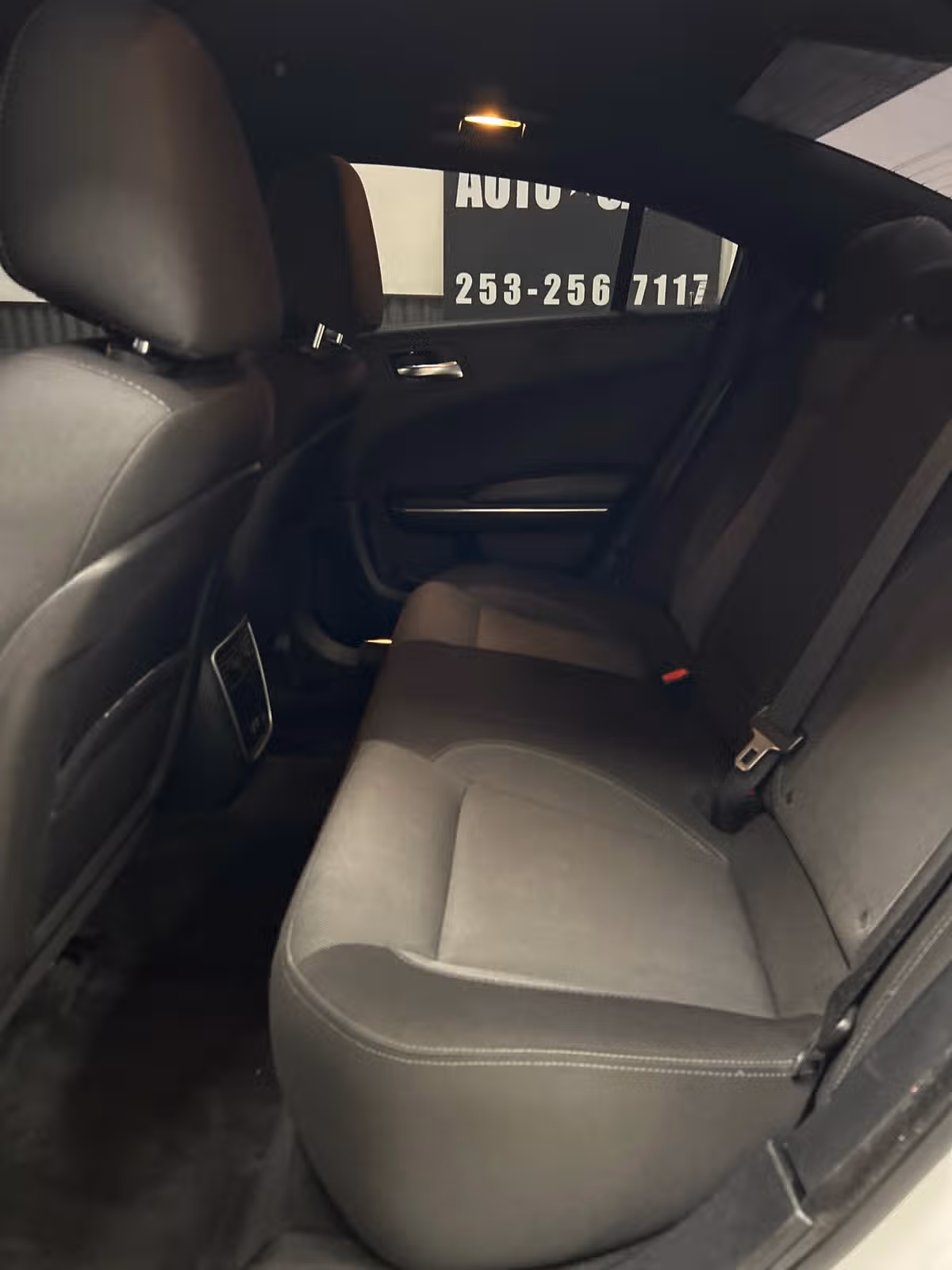 2015 Dodge Charger SE Image 10