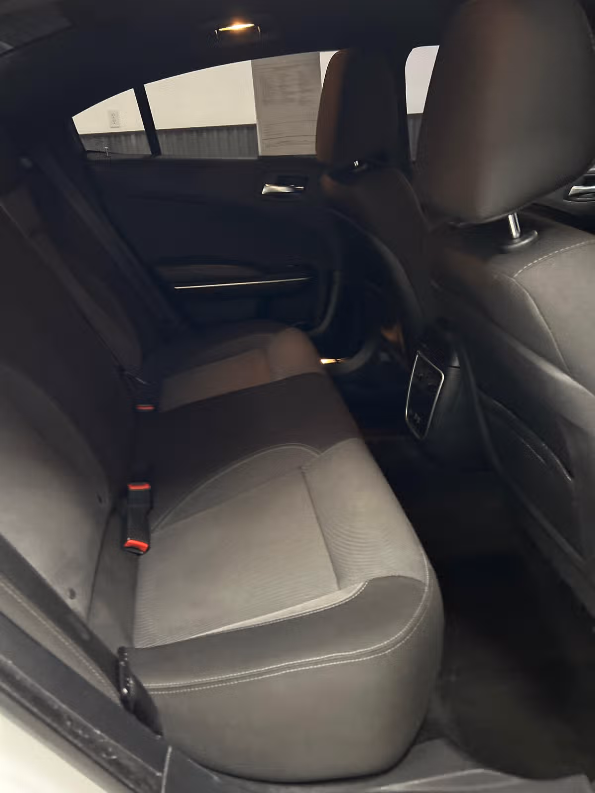 2015 Dodge Charger SE Image 12