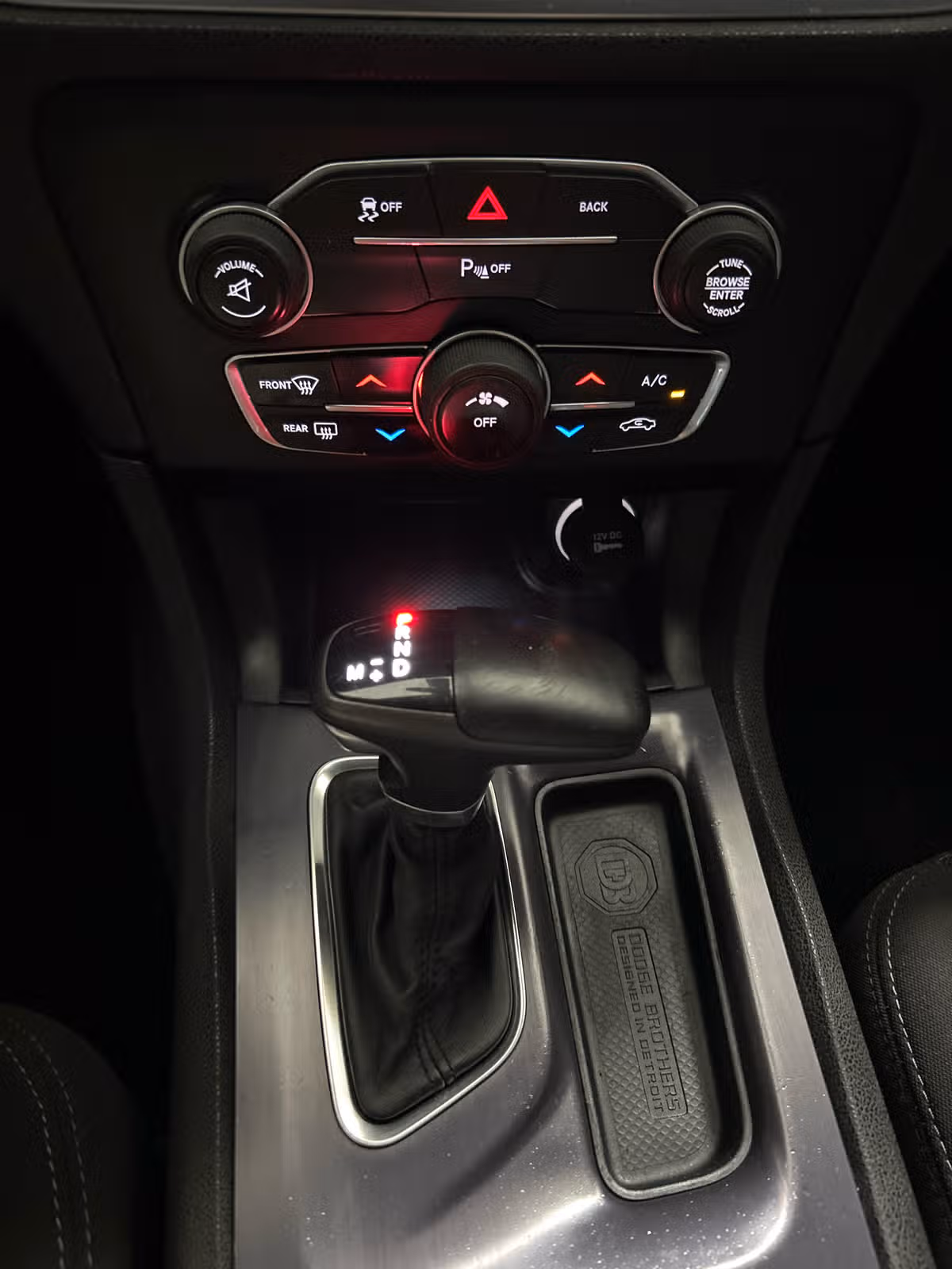 2015 Dodge Charger SE Image 14