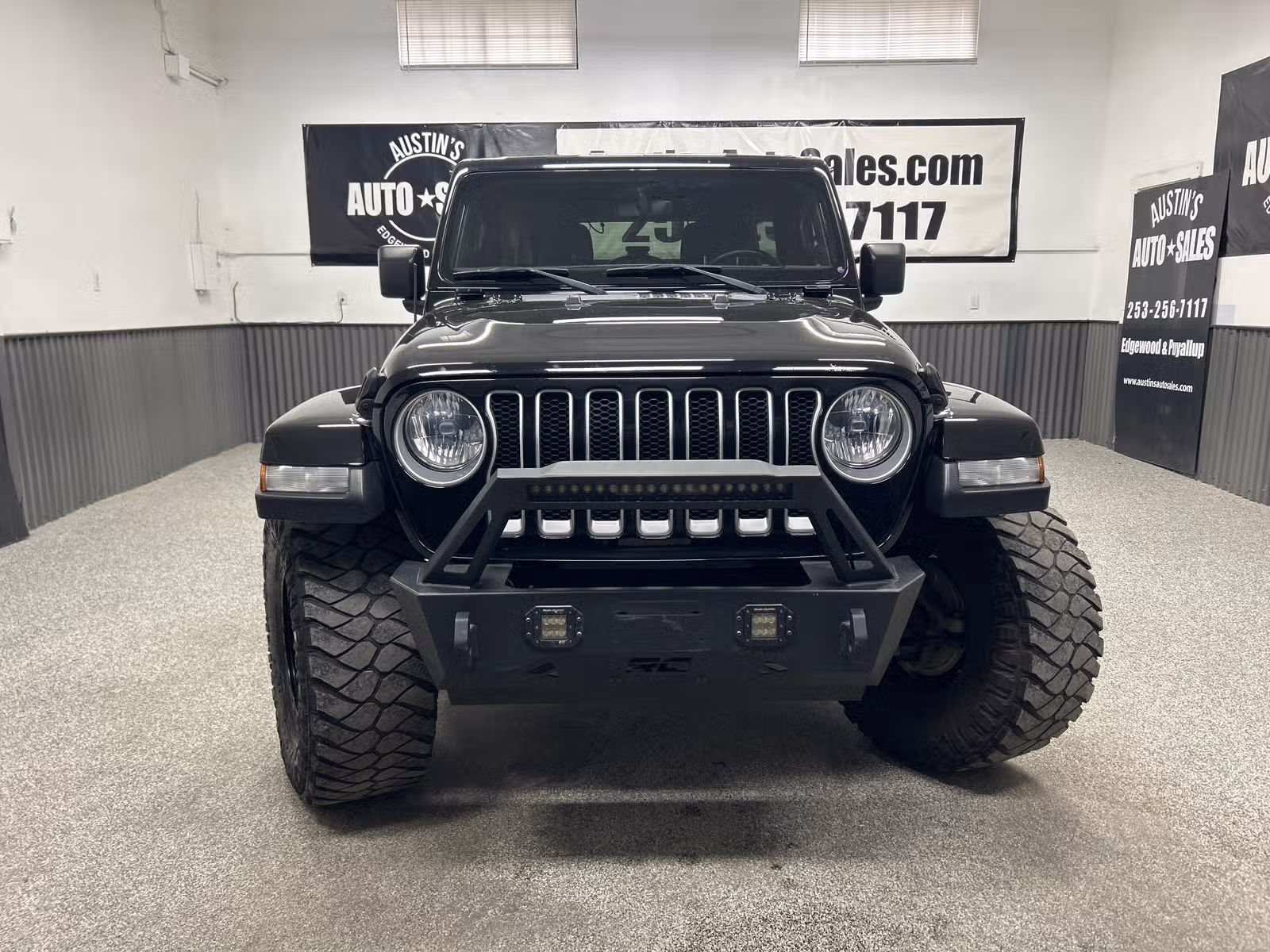 2020 Jeep Wrangler Unlimited Sahara Upper Image 2