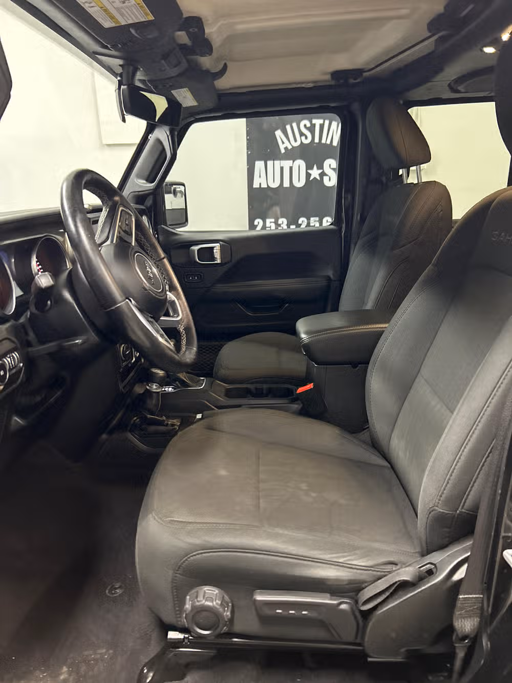 2020 Jeep Wrangler Unlimited Sahara Image 7