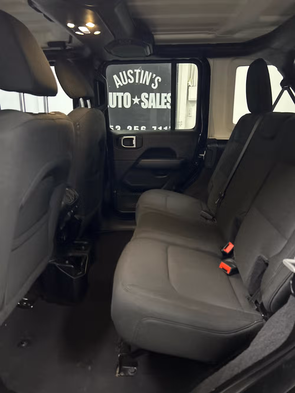 2020 Jeep Wrangler Unlimited Sahara Image 8