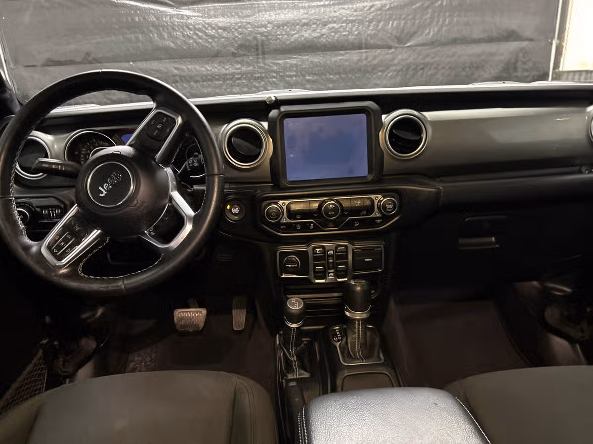 2020 Jeep Wrangler Unlimited Sahara Image 9