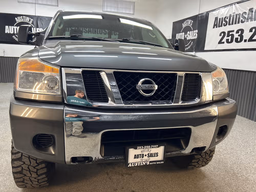 2008 Nissan Titan SE Crew Cab Image 2