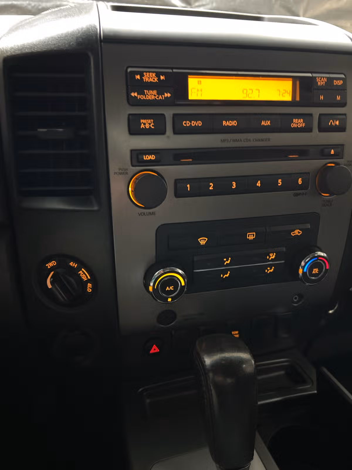 2008 Nissan Titan SE Crew Cab Image 15