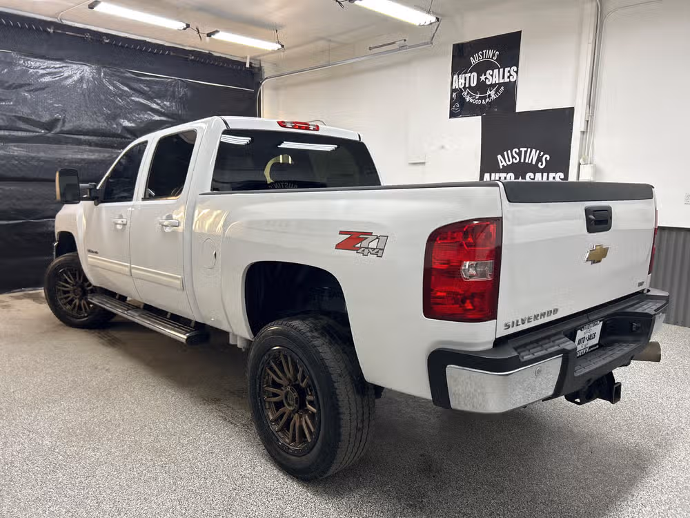 2011 Chevrolet Silverado 2500HD LTZ Crew Cab Lower Image 2