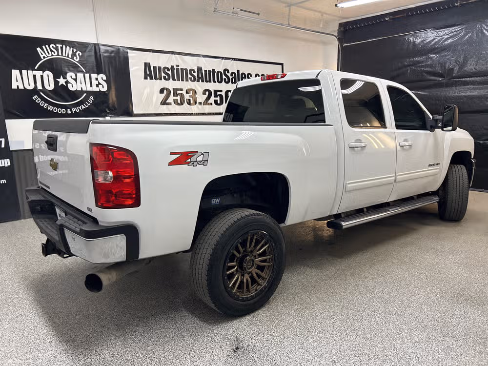 2011 Chevrolet Silverado 2500HD LTZ Crew Cab Image 6