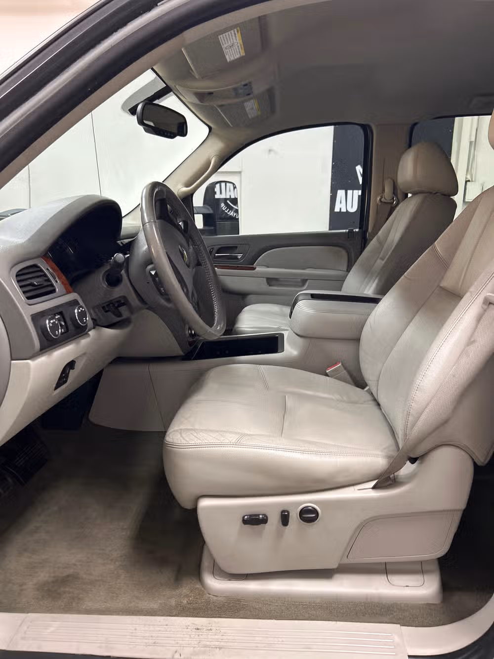 2011 Chevrolet Silverado 2500HD LTZ Crew Cab Image 9