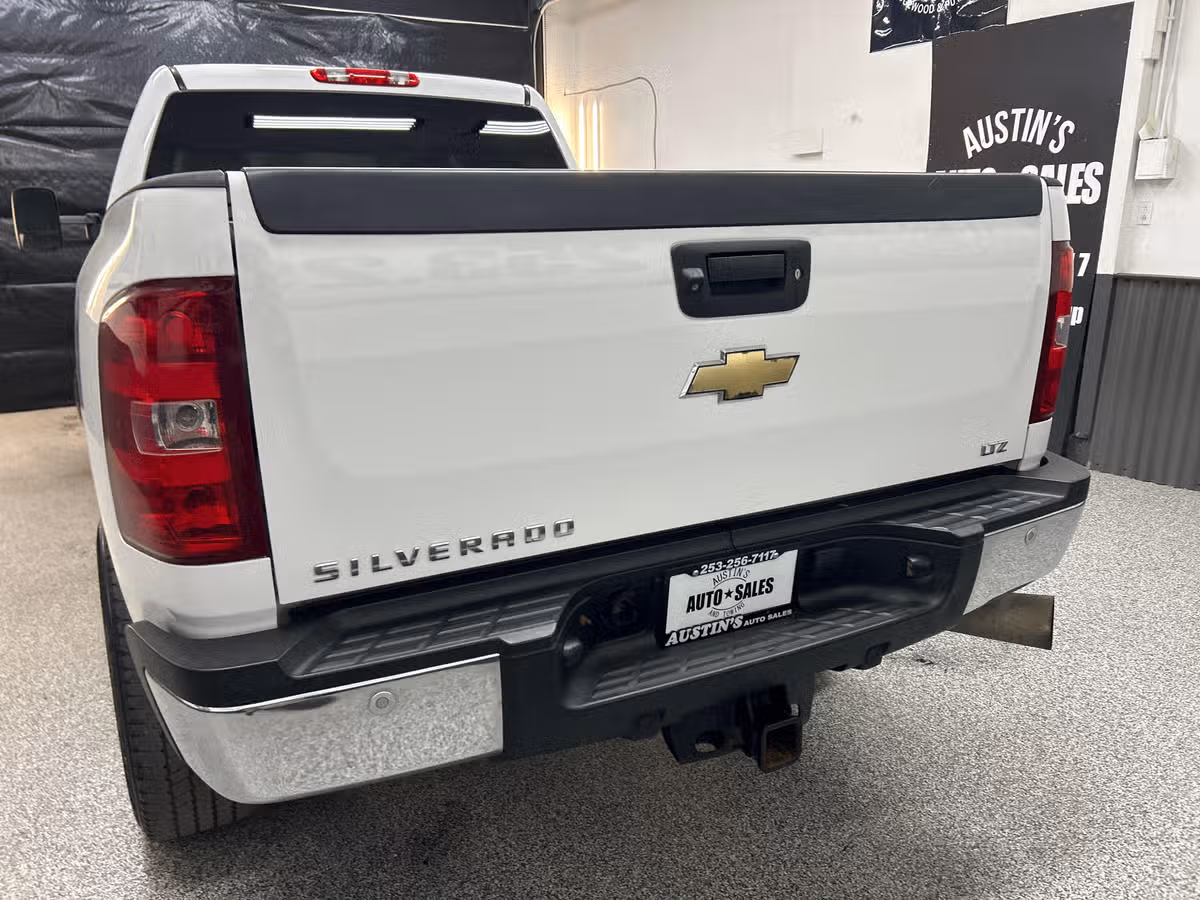 2011 Chevrolet Silverado 2500HD LTZ Crew Cab Image 5