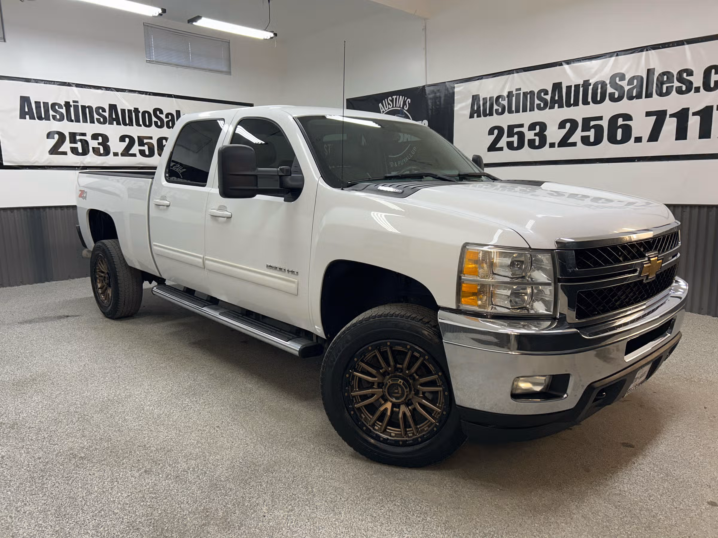 2011 Chevrolet Silverado 2500HD LTZ Crew Cab Image 1