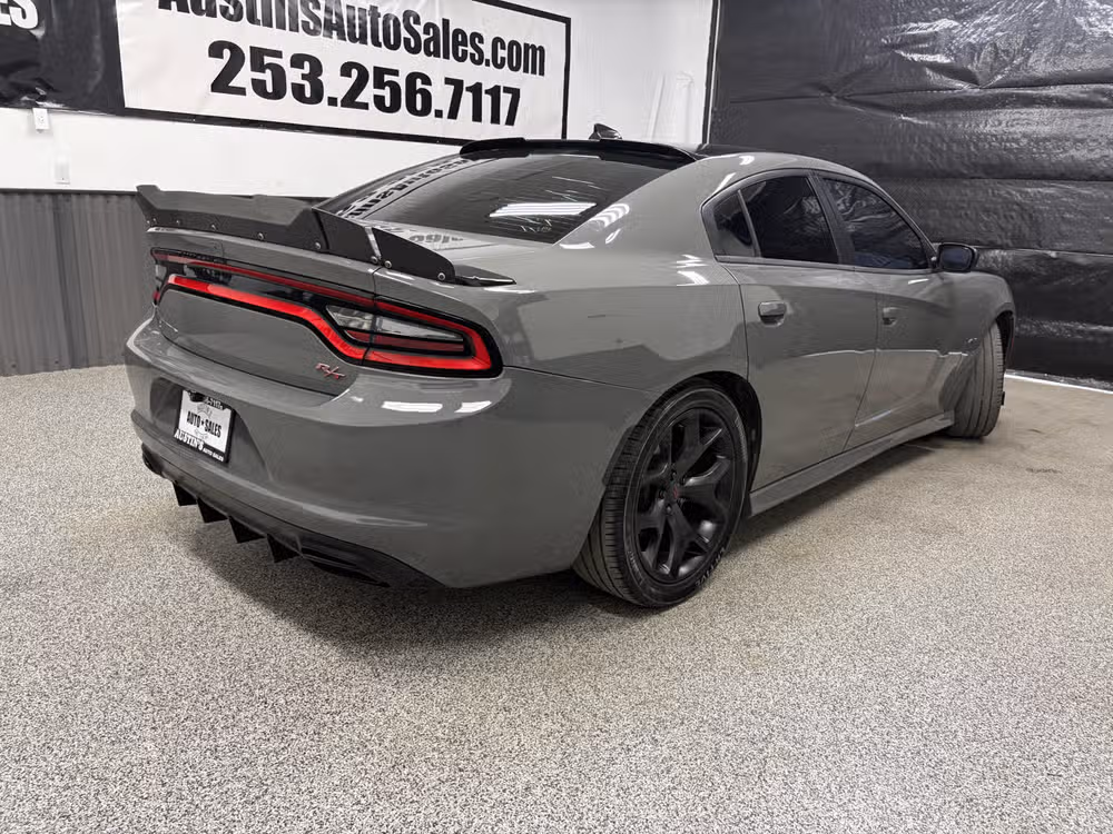2017 Dodge Charger R/T Image 3