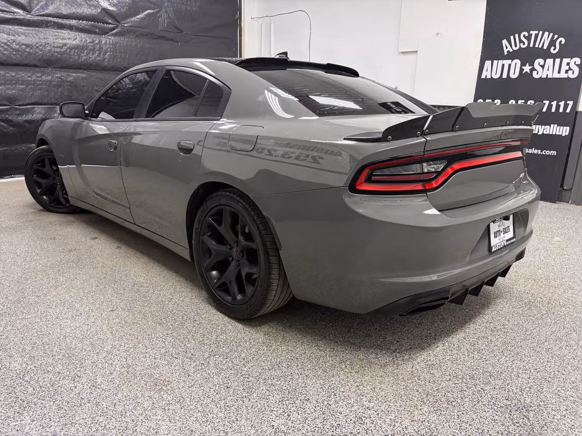 2017 Dodge Charger R/T Image 8