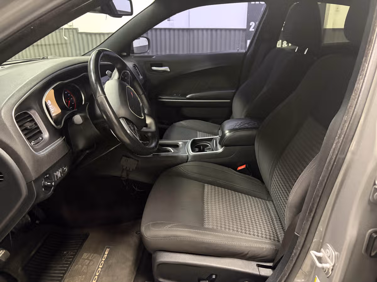 2017 Dodge Charger R/T Image 16