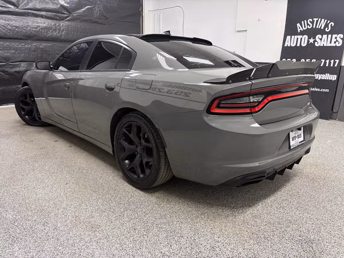 2017 Dodge Charger R/T Image 8