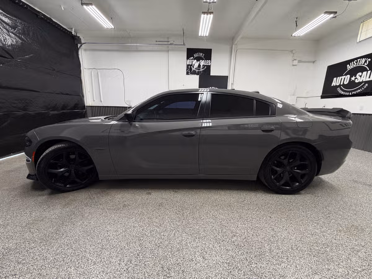 2017 Dodge Charger R/T Image 7