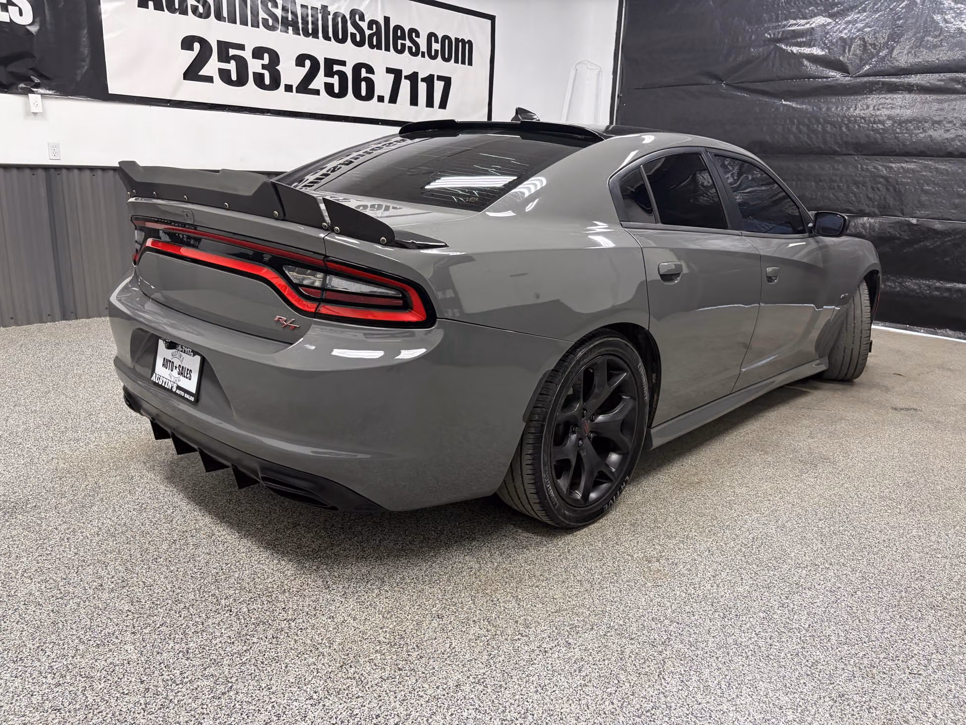 2017 Dodge Charger R/T Image 3