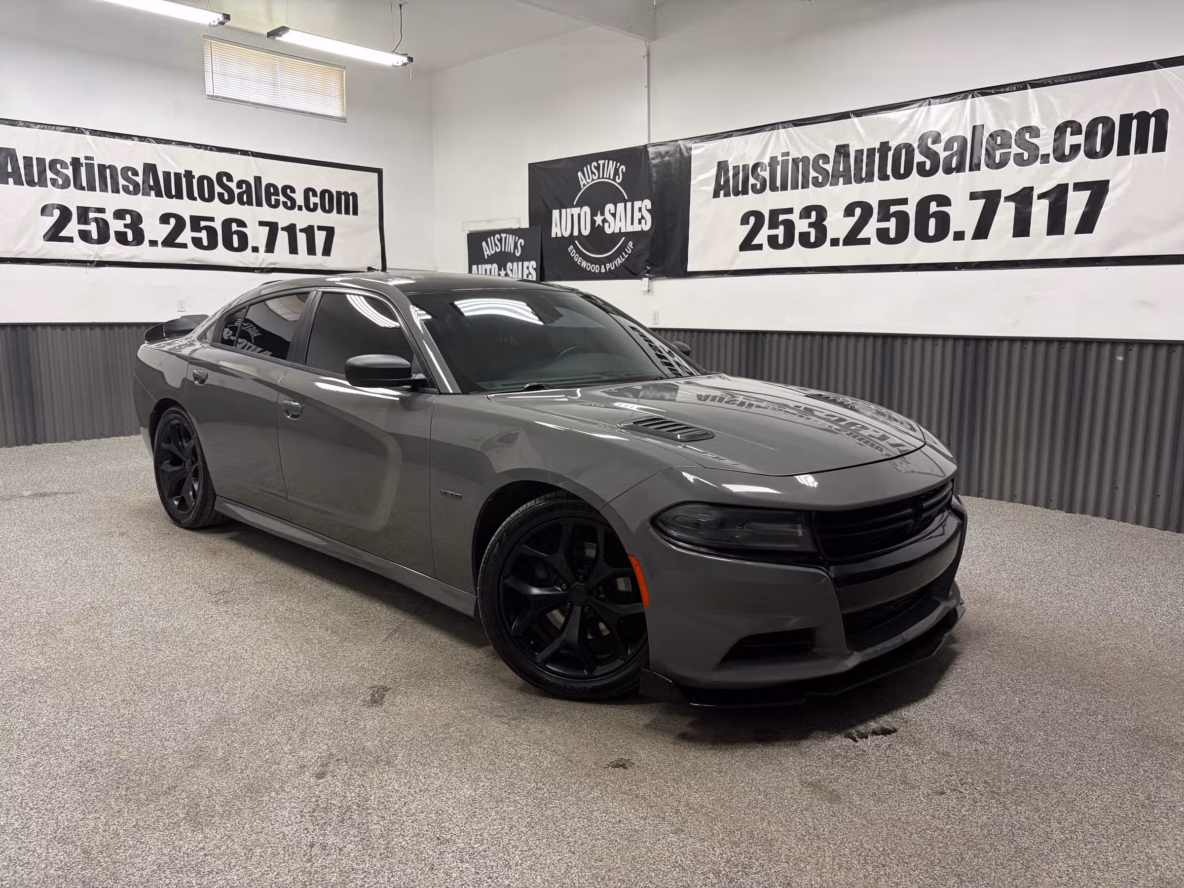 2017 Dodge Charger R/T Image 1