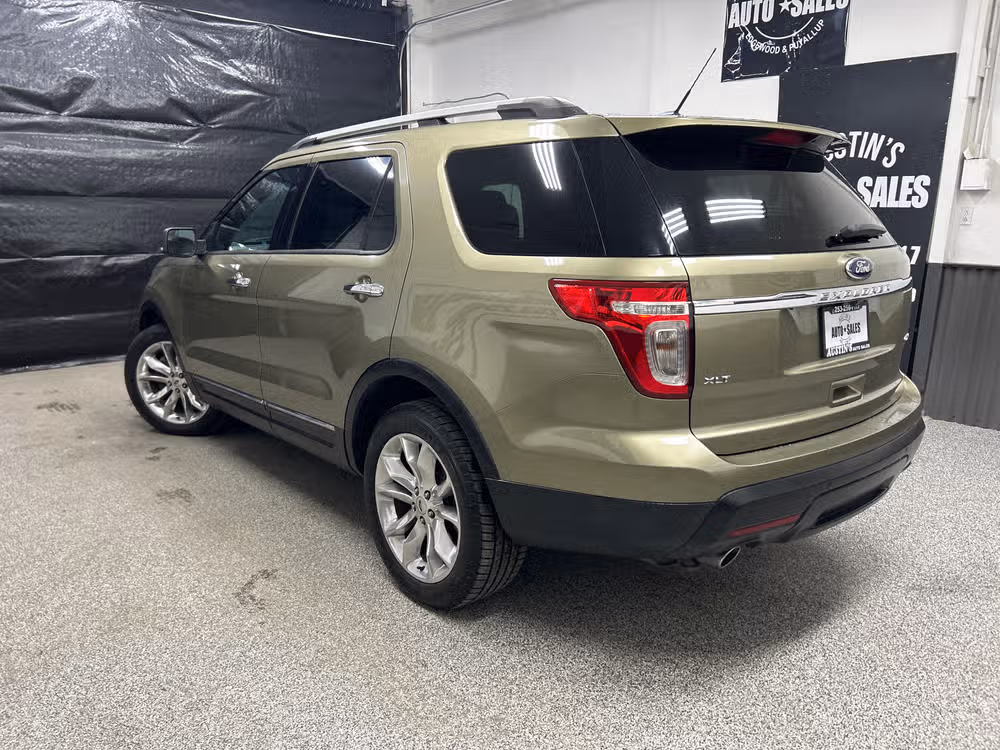 2013 Ford Explorer XLT Lower Image 2