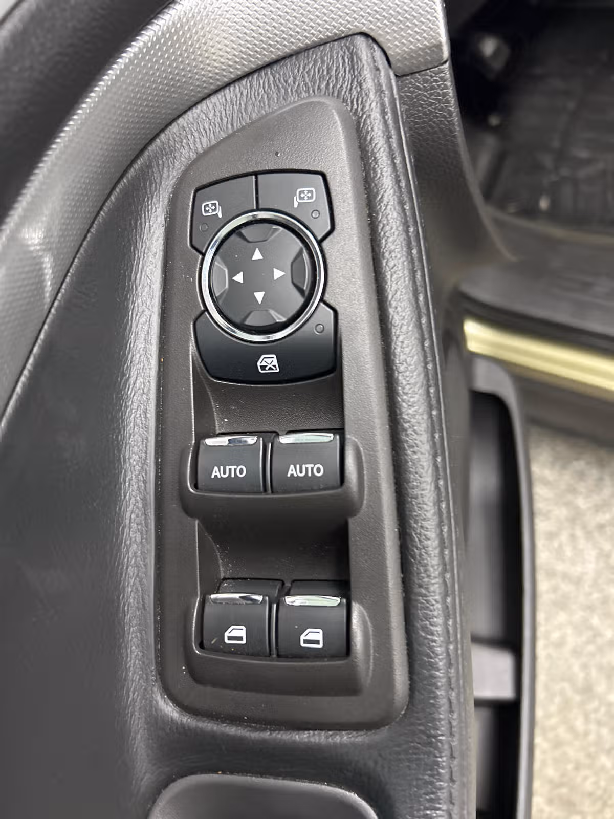 2013 Ford Explorer XLT Image 9
